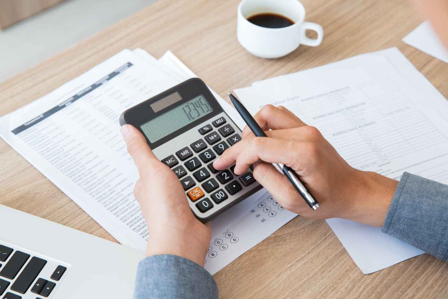 Calculator pen and accounts Accounting Services in UAE offered by SK Financial Services https://skfinancial.co